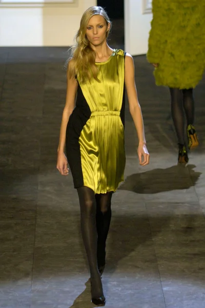Look 32